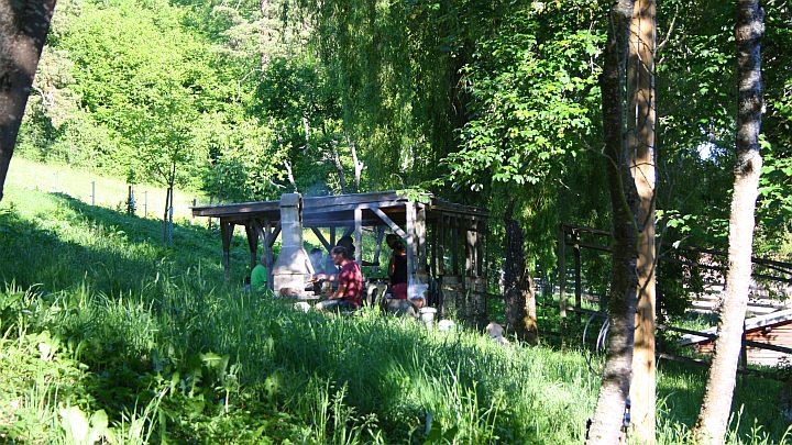 Ferienwohnungen-Stallegg-Grillplatz1_1